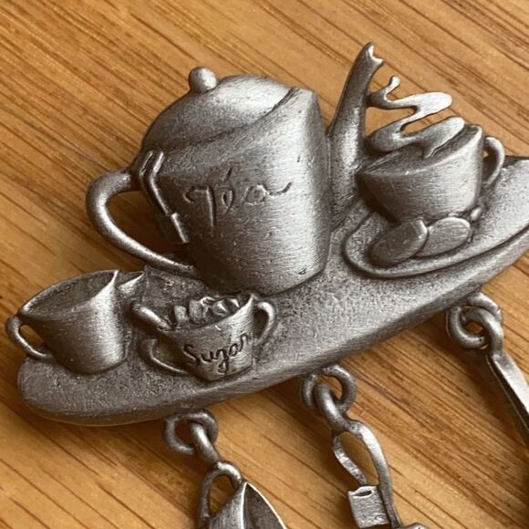 Signed JJ Pewter Tea Time Pin - Picture 5 of 9